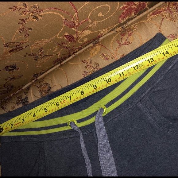 Lululemon cropped sweatpants - Picture 5 of 5